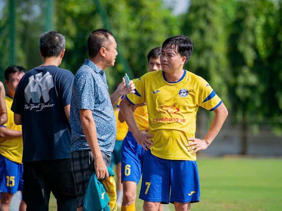 Chụp ảnh đội hình