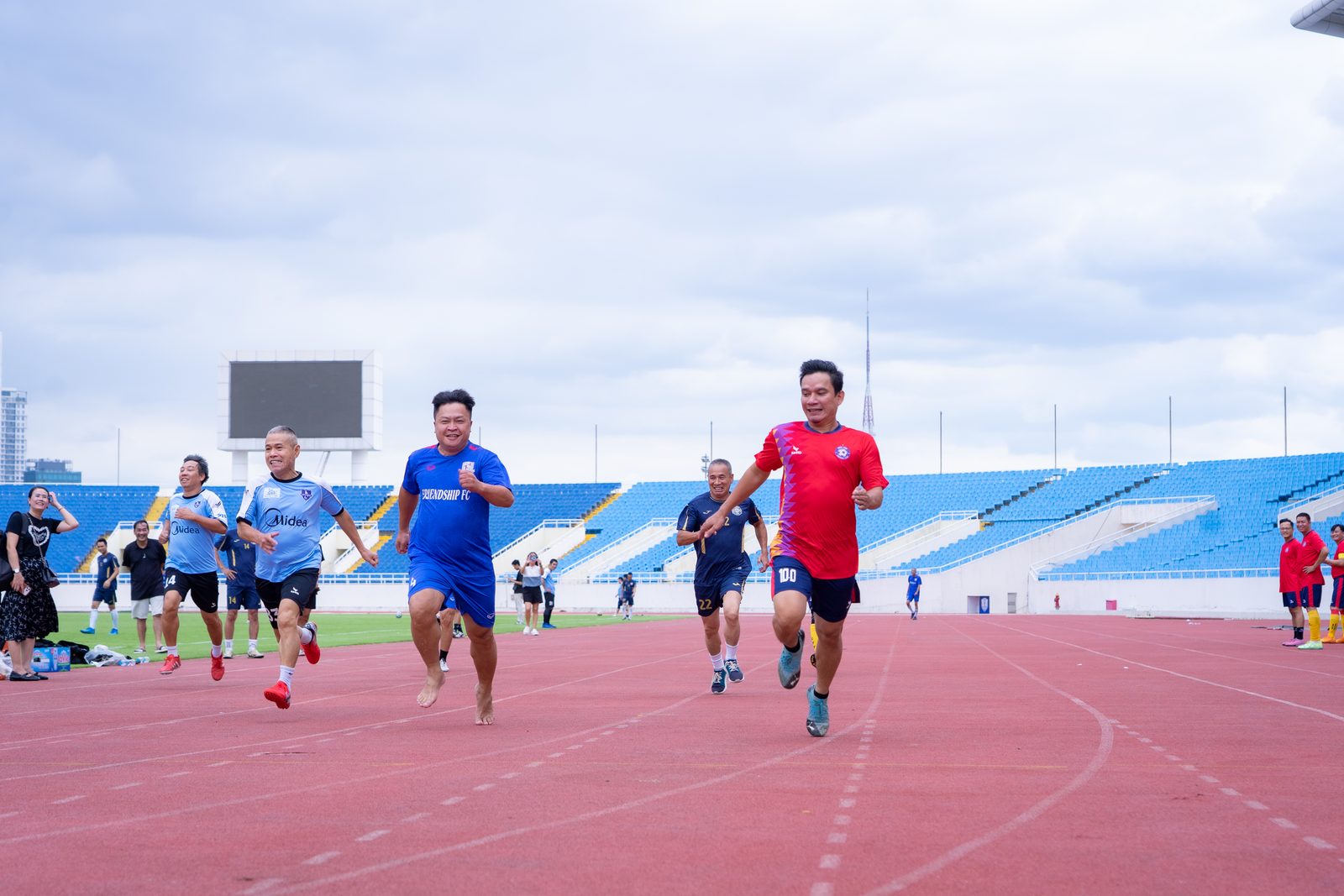 Giải chạy 100m kỷ niệm 32 năm thành lập CLB GODA